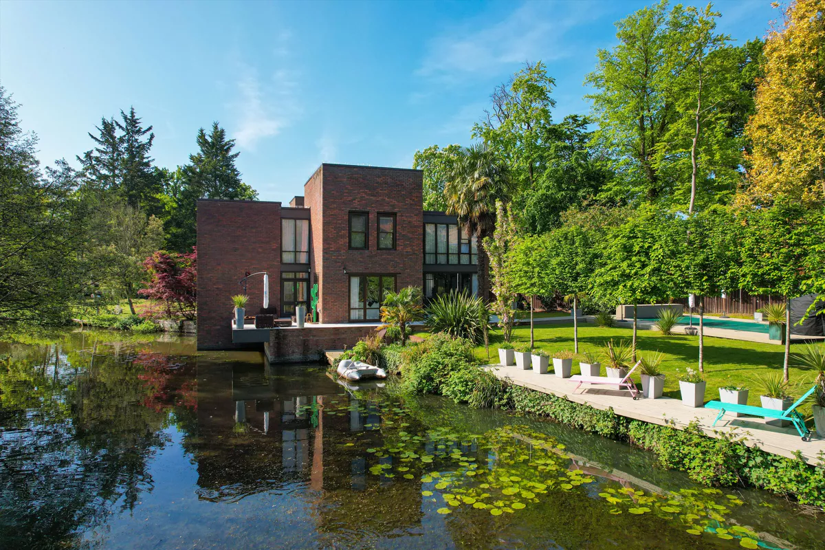 average solicitors fees for buying a house